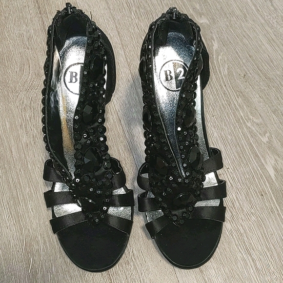 🎈B2 Beaded Satin Stilletos - Picture 1 of 6